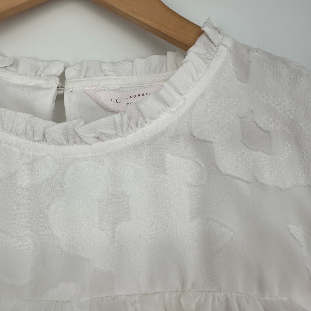 LC Lauren Conrad White Floral Flutter Cap Sleeve Blouse Medium Ruffle Trim Top - Picture 3 of 13
